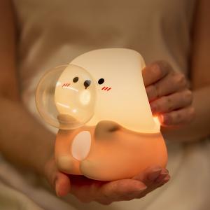 Blow bubble sea otter silicone lamp